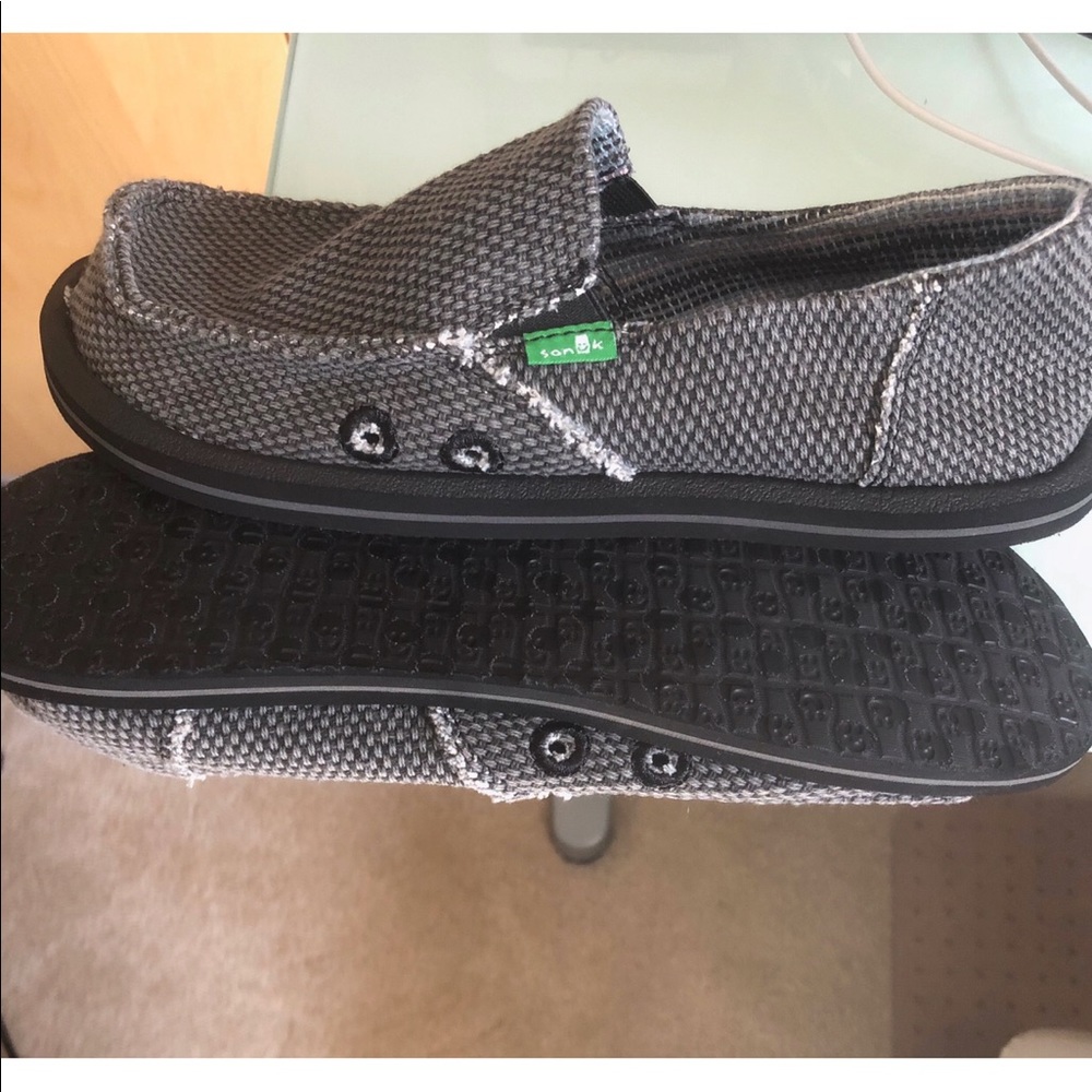 SANUK boys shoes